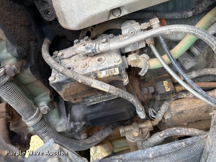 image for item DZ8823 2002 International  9400i semi truck