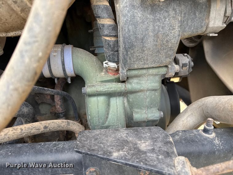 image for item DZ8823 2002 International  9400i semi truck