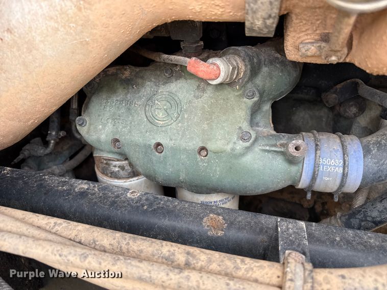 image for item DZ8823 2002 International  9400i semi truck