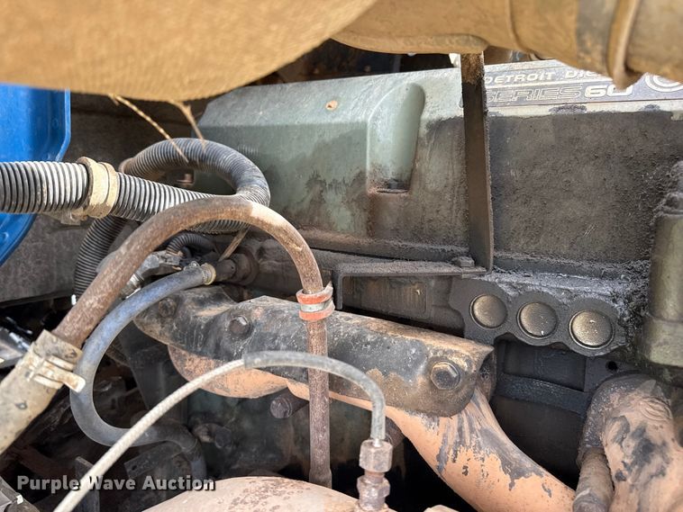 image for item DZ8823 2002 International  9400i semi truck