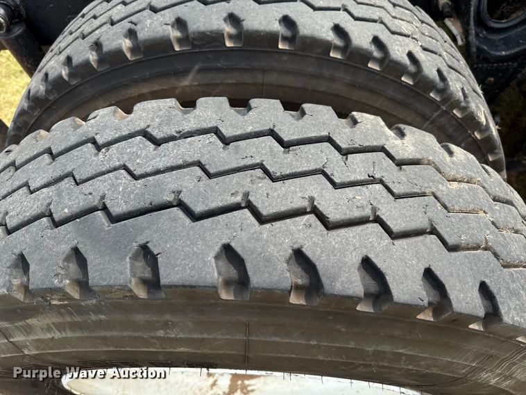 image for item DZ8823 2002 International  9400i semi truck