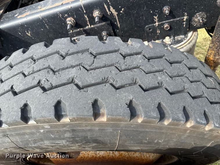 image for item DZ8823 2002 International  9400i semi truck