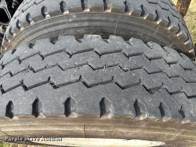 image for item DZ8823 2002 International  9400i semi truck