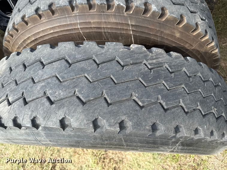 image for item DZ8823 2002 International  9400i semi truck