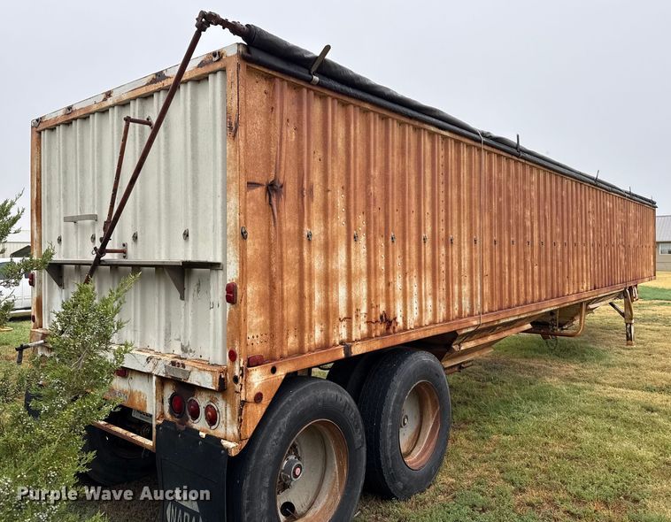 image for item DZ8949 1981 Wilson GH-600 grain trailer