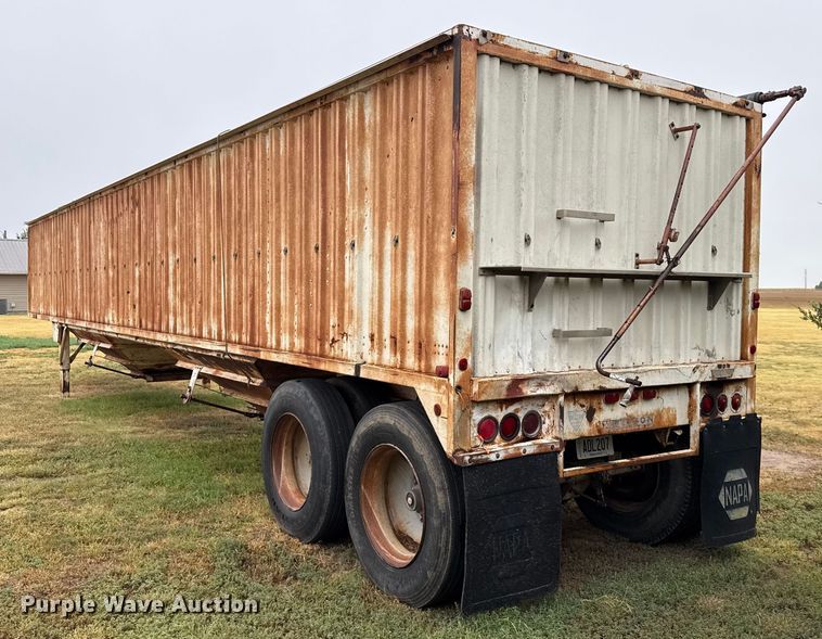 image for item DZ8949 1981 Wilson GH-600 grain trailer