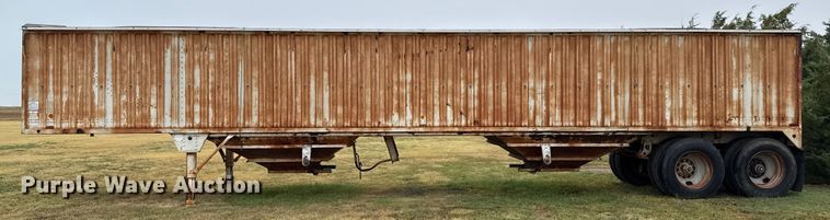 image for item DZ8949 1981 Wilson GH-600 grain trailer