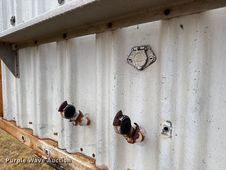 image for item DZ8949 1981 Wilson GH-600 grain trailer