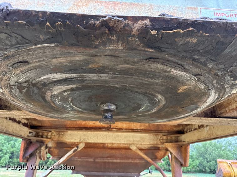 image for item DZ8949 1981 Wilson GH-600 grain trailer