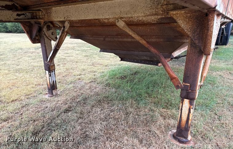 image for item DZ8949 1981 Wilson GH-600 grain trailer