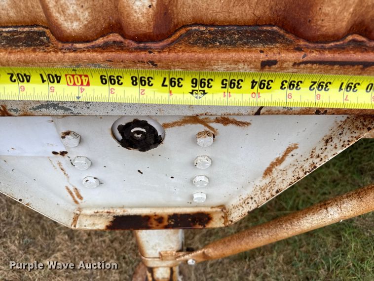 image for item DZ8949 1981 Wilson GH-600 grain trailer