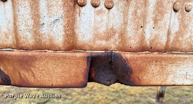 image for item DZ8949 1981 Wilson GH-600 grain trailer