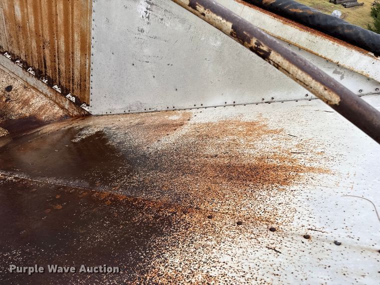 image for item DZ8949 1981 Wilson GH-600 grain trailer