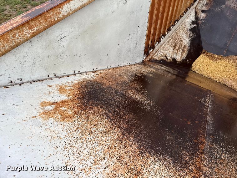 image for item DZ8949 1981 Wilson GH-600 grain trailer