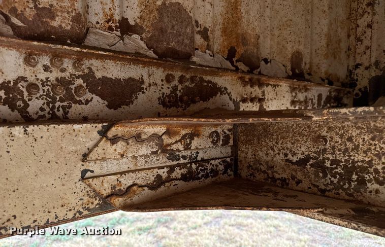 image for item DZ8949 1981 Wilson GH-600 grain trailer