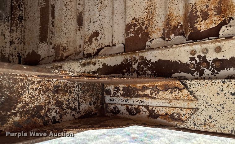 image for item DZ8949 1981 Wilson GH-600 grain trailer