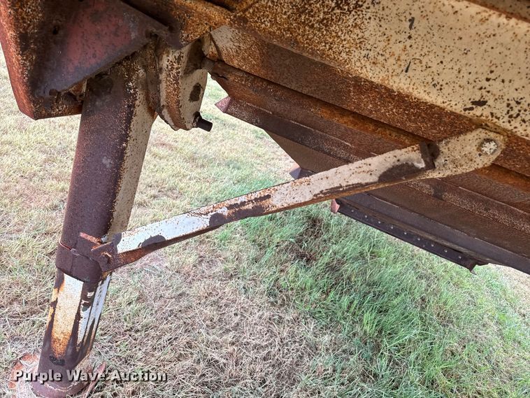 image for item DZ8949 1981 Wilson GH-600 grain trailer