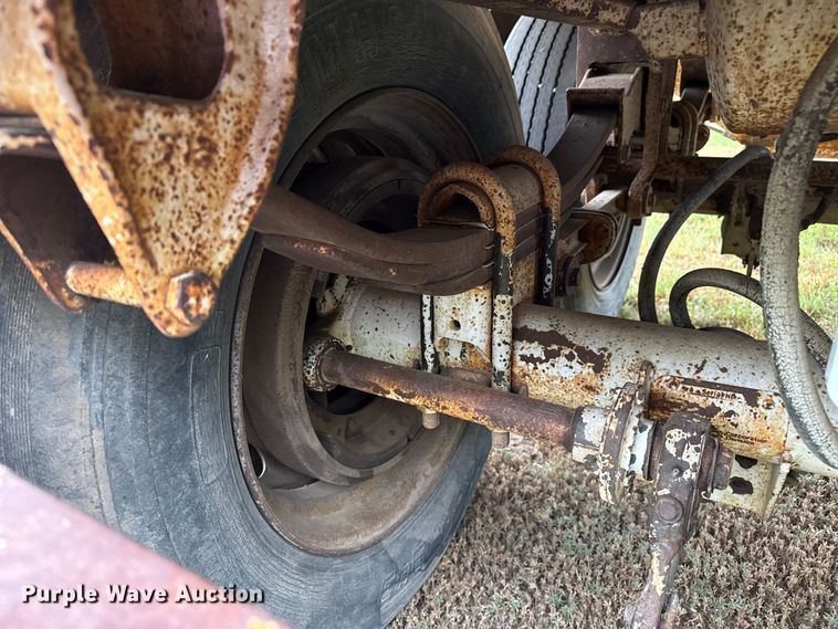 image for item DZ8949 1981 Wilson GH-600 grain trailer