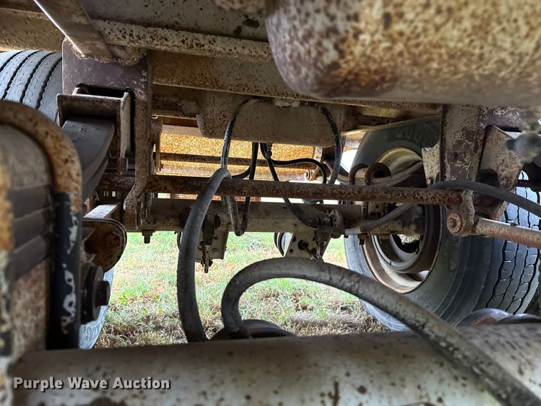 image for item DZ8949 1981 Wilson GH-600 grain trailer