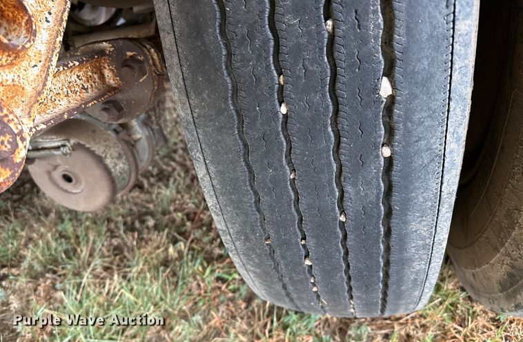 image for item DZ8949 1981 Wilson GH-600 grain trailer