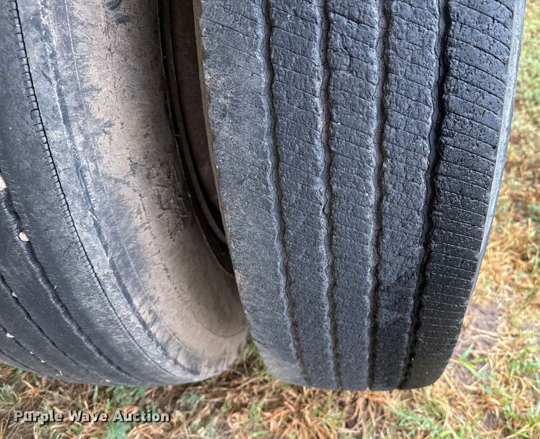 image for item DZ8949 1981 Wilson GH-600 grain trailer