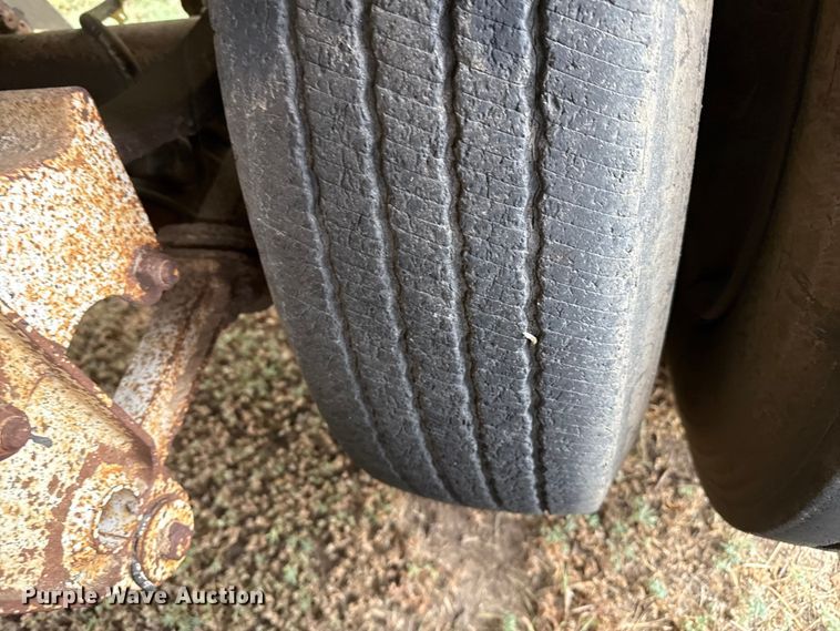 image for item DZ8949 1981 Wilson GH-600 grain trailer