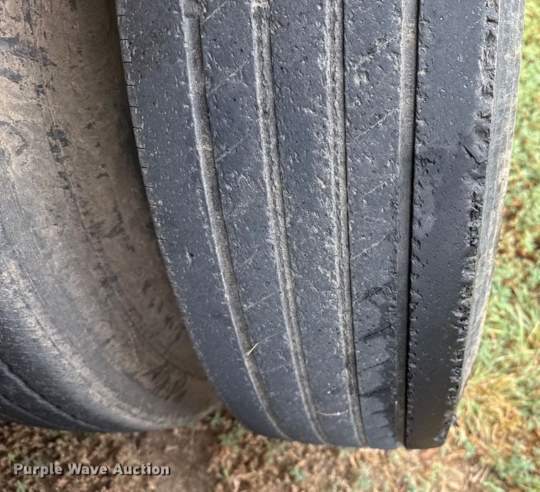 image for item DZ8949 1981 Wilson GH-600 grain trailer