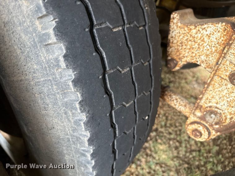 image for item DZ8949 1981 Wilson GH-600 grain trailer