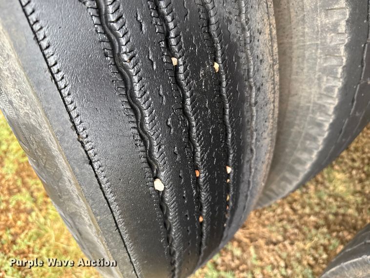 image for item DZ8949 1981 Wilson GH-600 grain trailer