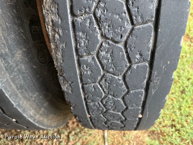 image for item DZ8949 1981 Wilson GH-600 grain trailer