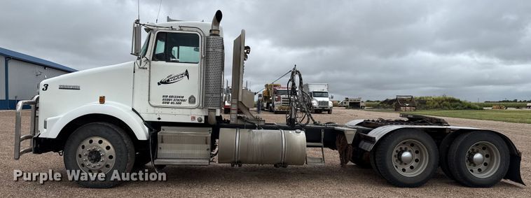 image for item DZ8950 2006 Kenworth T800 semi truck