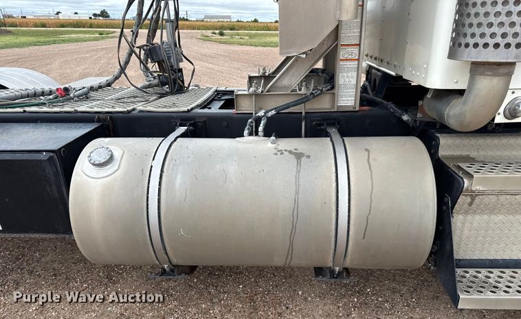 image for item DZ8950 2006 Kenworth T800 semi truck