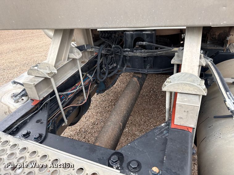 image for item DZ8950 2006 Kenworth T800 semi truck