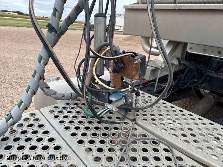 image for item DZ8950 2006 Kenworth T800 semi truck