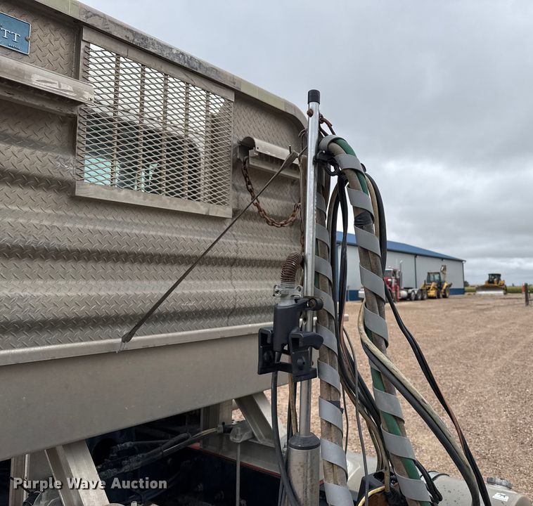 image for item DZ8950 2006 Kenworth T800 semi truck