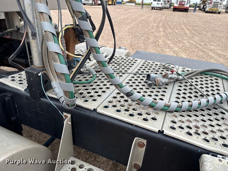 image for item DZ8950 2006 Kenworth T800 semi truck