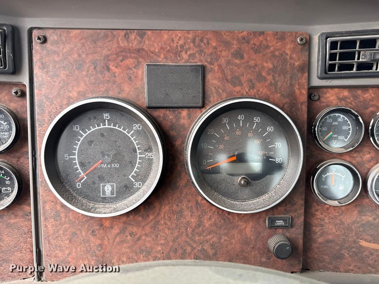 image for item DZ8950 2006 Kenworth T800 semi truck