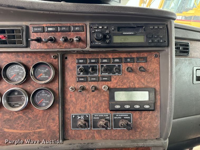 image for item DZ8950 2006 Kenworth T800 semi truck