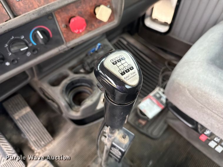 image for item DZ8950 2006 Kenworth T800 semi truck