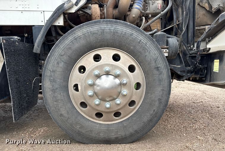 image for item DZ8950 2006 Kenworth T800 semi truck