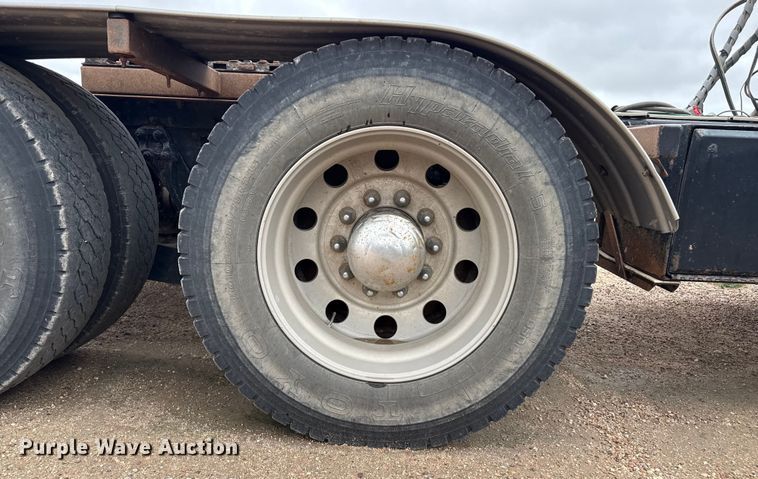 image for item DZ8950 2006 Kenworth T800 semi truck