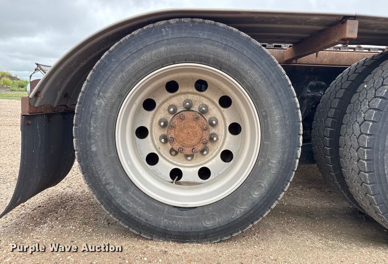 image for item DZ8950 2006 Kenworth T800 semi truck