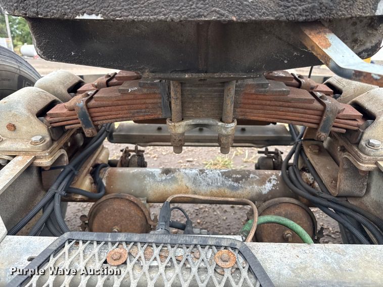 image for item DZ8957 2007 Silver Eagle trailer dolly