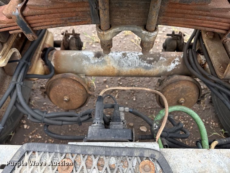 image for item DZ8957 2007 Silver Eagle trailer dolly