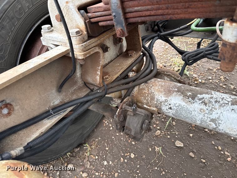 image for item DZ8957 2007 Silver Eagle trailer dolly