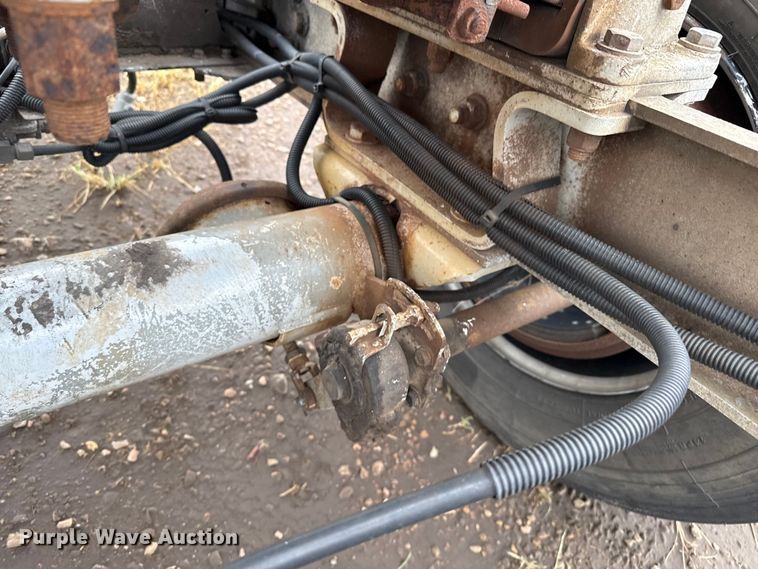 image for item DZ8957 2007 Silver Eagle trailer dolly