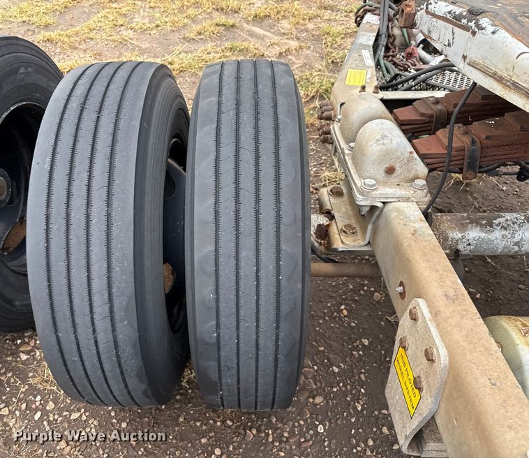 image for item DZ8957 2007 Silver Eagle trailer dolly