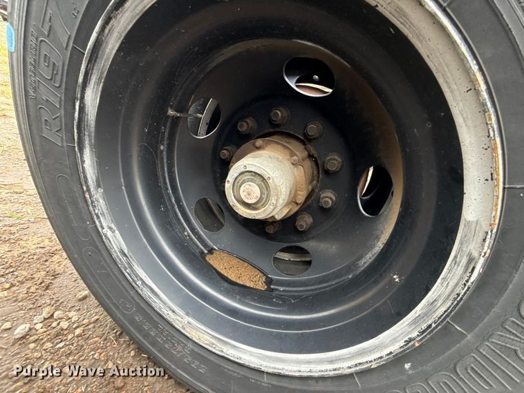 image for item DZ8957 2007 Silver Eagle trailer dolly