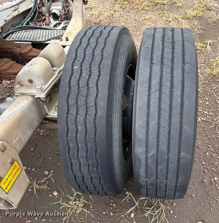 image for item DZ8957 2007 Silver Eagle trailer dolly