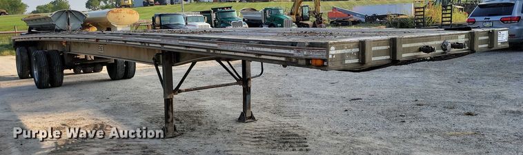 image for item EA2528 1994 East Manufacturing flatbed trailer
